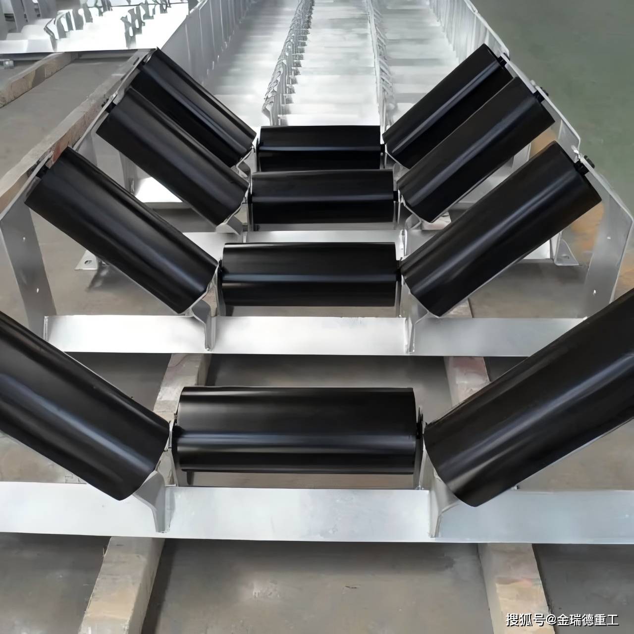 金瑞德重工主要做輸送設備配件,廠家主營滾筒包膠,高分子托輥,清掃器